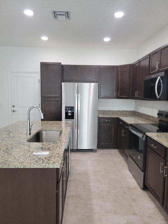 For Rent: $2,850 (3 beds, 2 baths, 1540 Square Feet)