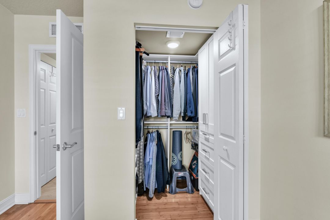 For Sale: $729,000 (2 beds, 2 baths, 1310 Square Feet)