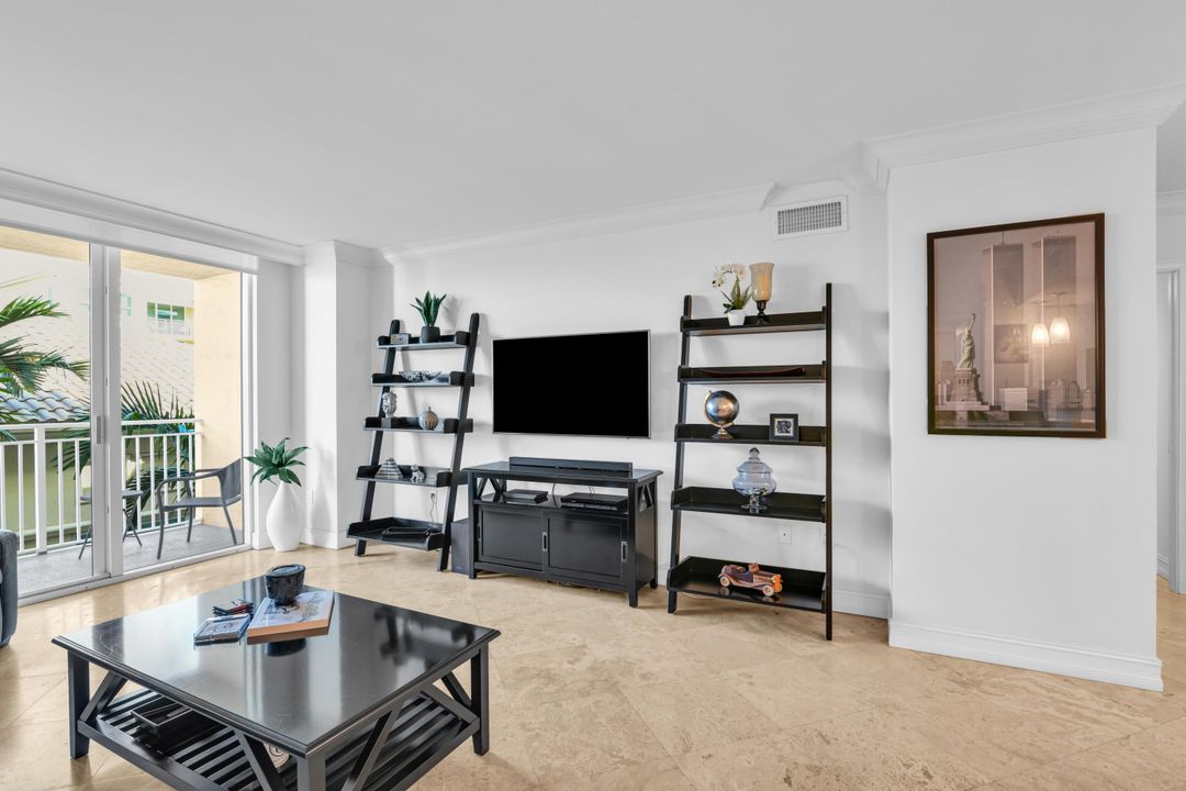 For Sale: $729,000 (2 beds, 2 baths, 1310 Square Feet)