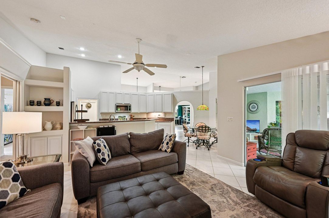 For Sale: $849,888 (4 beds, 2 baths, 1957 Square Feet)