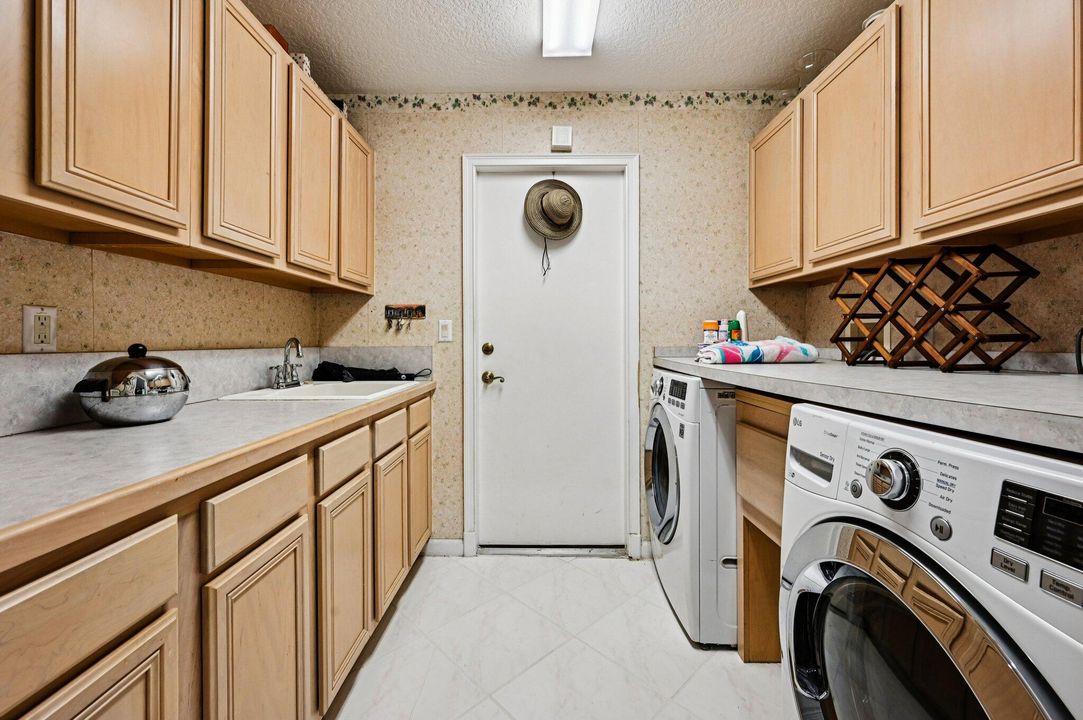 For Sale: $849,888 (4 beds, 2 baths, 1957 Square Feet)