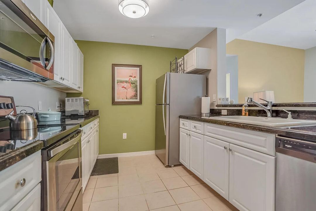 合同活跃: $2,800 (2 贝兹, 2 浴室, 1131 平方英尺)