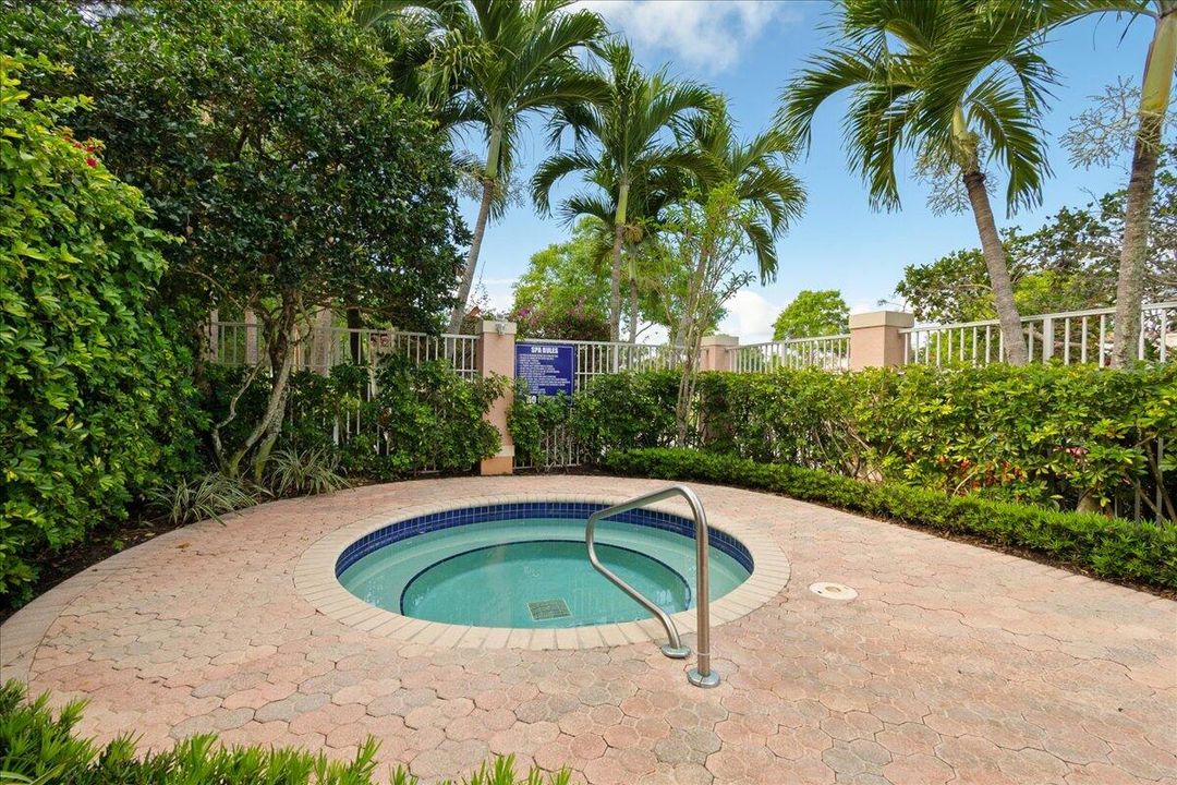 合同活跃: $2,800 (2 贝兹, 2 浴室, 1131 平方英尺)