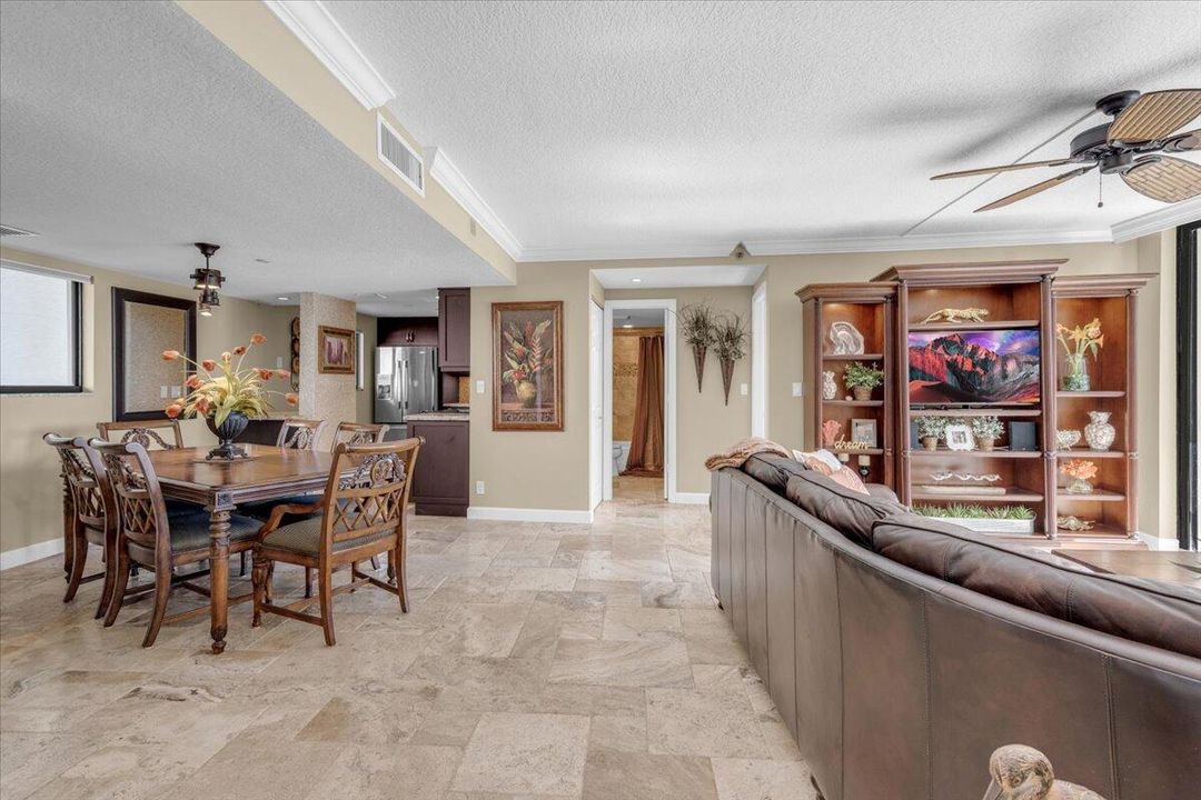 For Sale: $749,000 (2 beds, 2 baths, 1170 Square Feet)