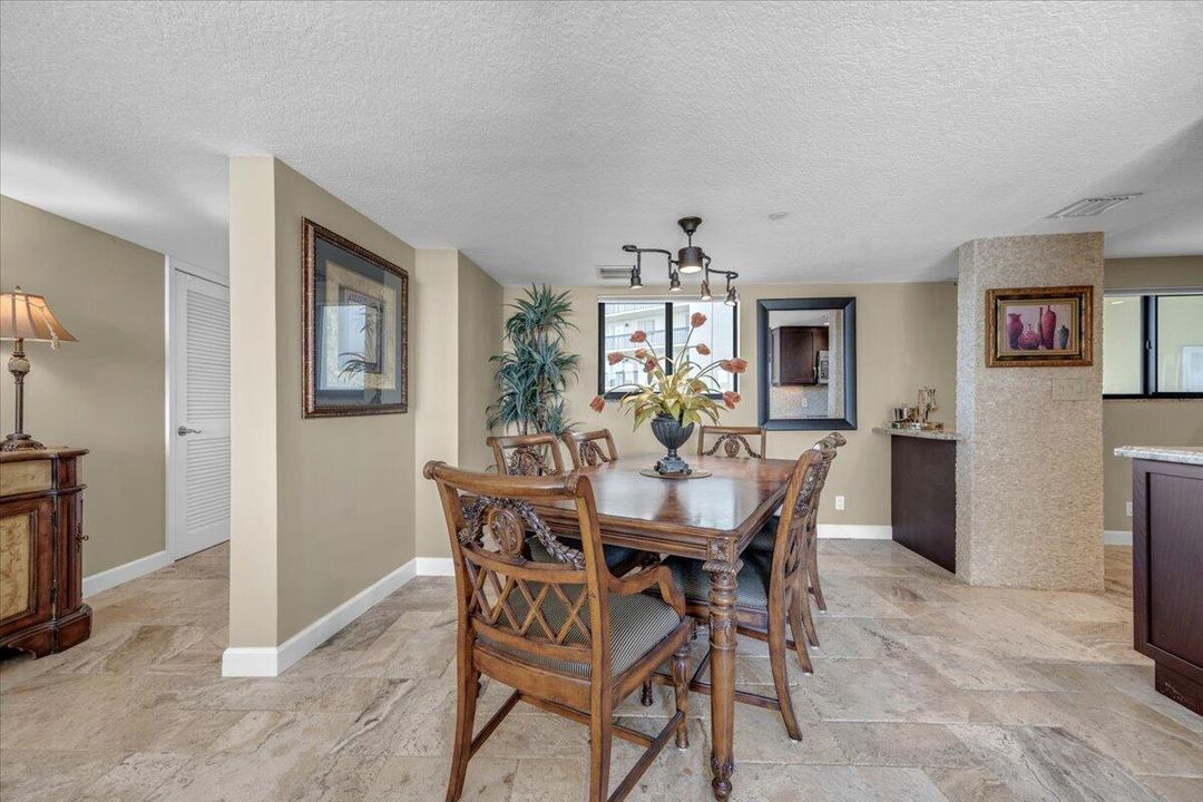 For Sale: $749,000 (2 beds, 2 baths, 1170 Square Feet)