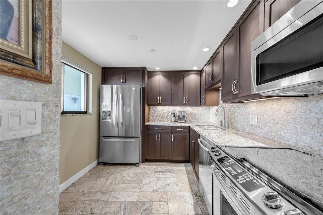 For Sale: $749,000 (2 beds, 2 baths, 1170 Square Feet)