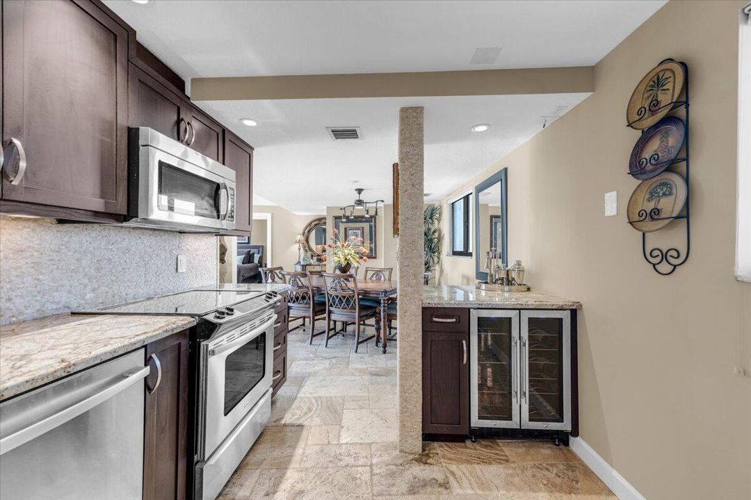 For Sale: $749,000 (2 beds, 2 baths, 1170 Square Feet)