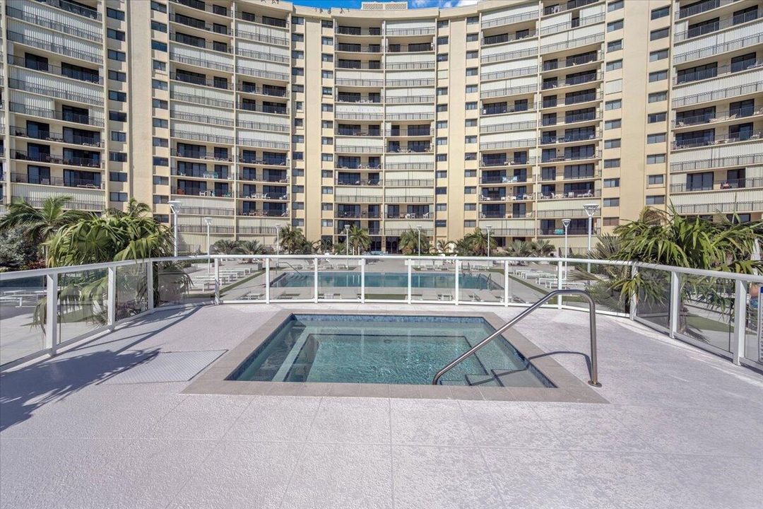 For Sale: $749,000 (2 beds, 2 baths, 1170 Square Feet)