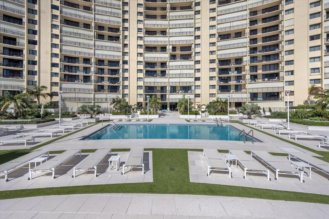 For Sale: $749,000 (2 beds, 2 baths, 1170 Square Feet)