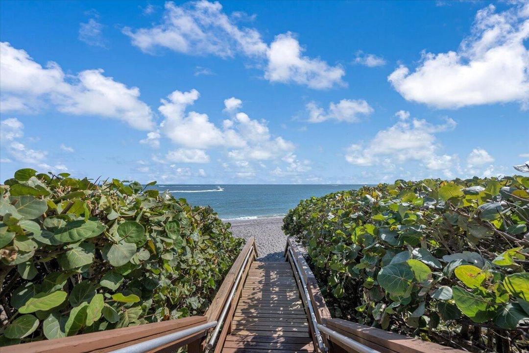 For Sale: $749,000 (2 beds, 2 baths, 1170 Square Feet)