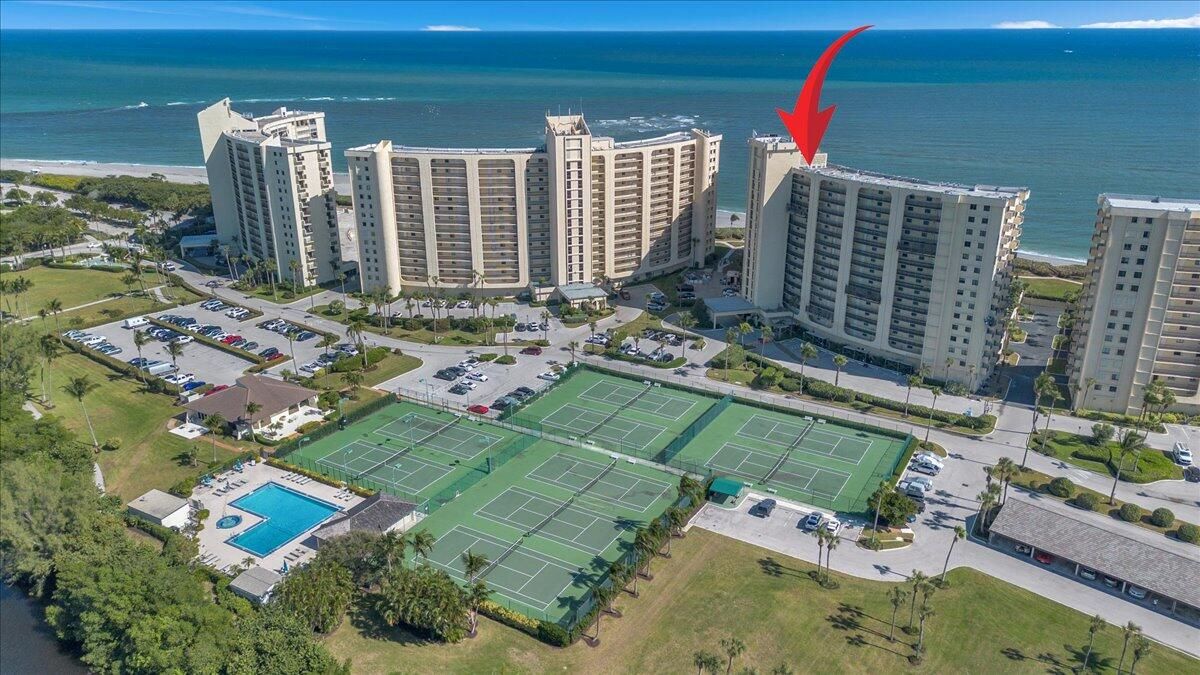 For Sale: $749,000 (2 beds, 2 baths, 1170 Square Feet)