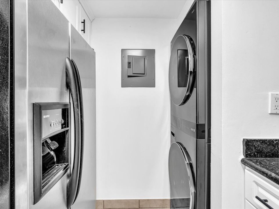 出租: $2,200 (2 贝兹, 2 浴室, 956 平方英尺)