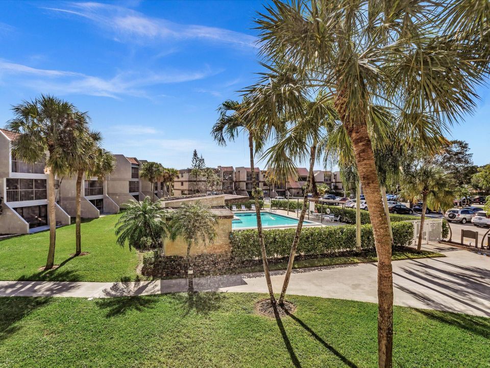 出租: $2,200 (2 贝兹, 2 浴室, 956 平方英尺)