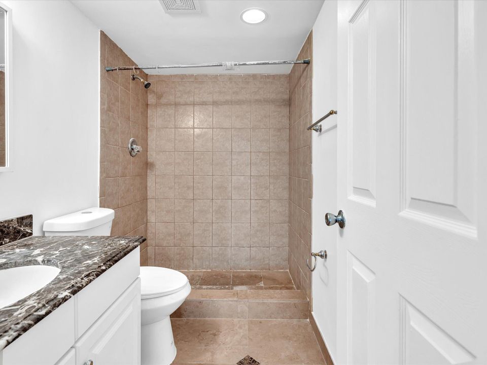 出租: $2,200 (2 贝兹, 2 浴室, 956 平方英尺)