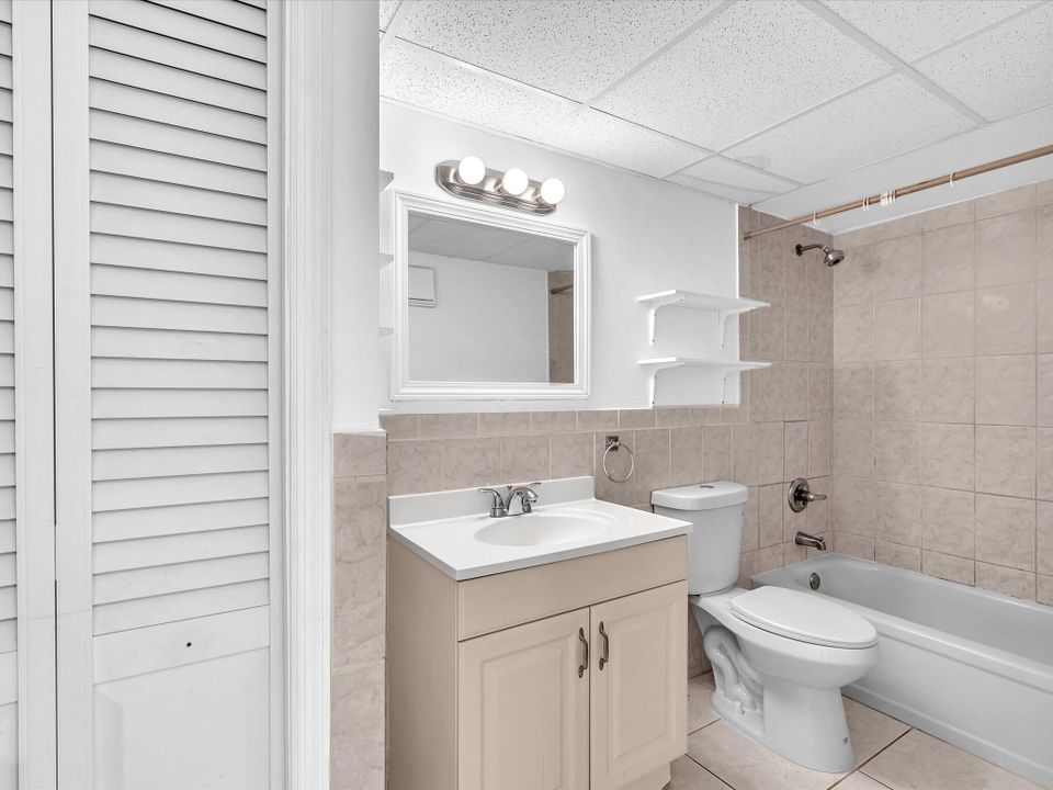 出租: $2,200 (2 贝兹, 2 浴室, 956 平方英尺)