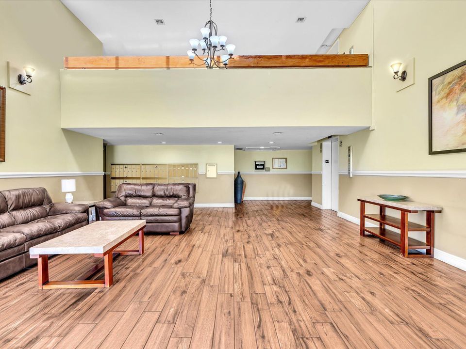 出租: $2,200 (2 贝兹, 2 浴室, 956 平方英尺)