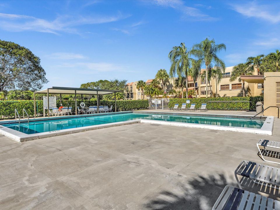 出租: $2,200 (2 贝兹, 2 浴室, 956 平方英尺)