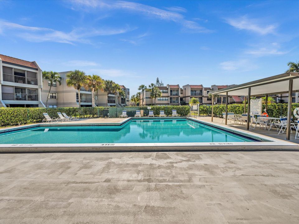 出租: $2,200 (2 贝兹, 2 浴室, 956 平方英尺)