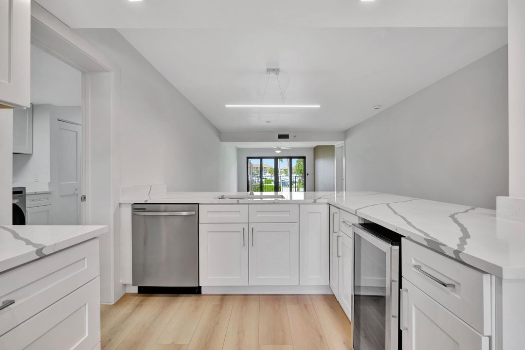 В аренду: $5,000 (2 спален, 2 ванн, 1385 Квадратных фут)