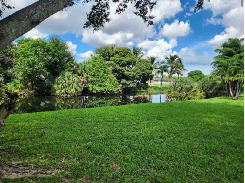 For Sale: $149,800 (2 beds, 2 baths, 1150 Square Feet)