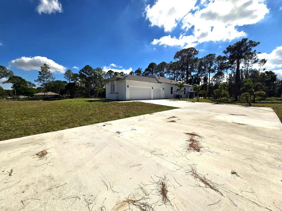 Под контрактом: $879,900 (5 спален, 3 ванн, 2714 Квадратных фут)