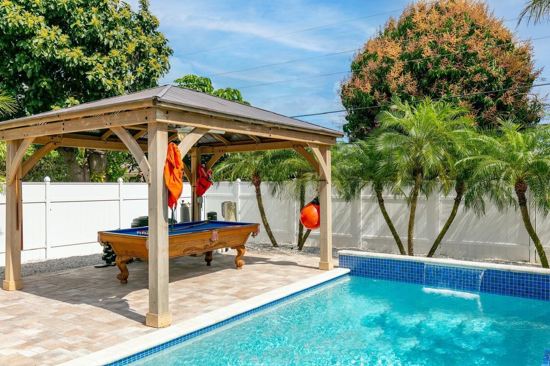 For Sale: $2,200,023 (5 beds, 4 baths, 2189 Square Feet)