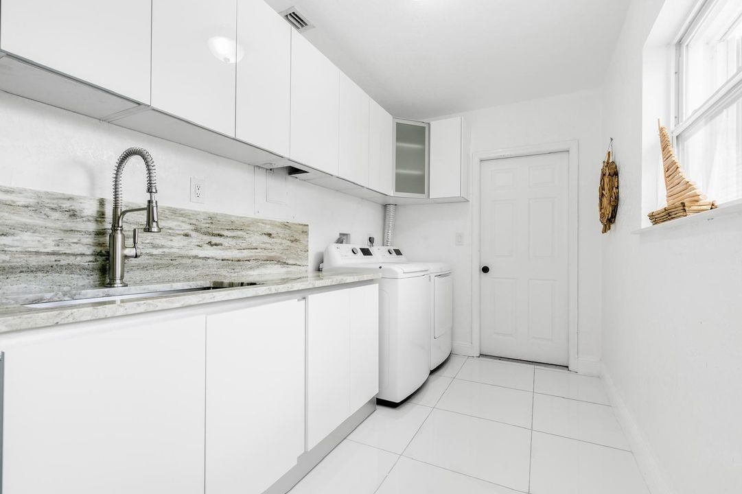 For Sale: $2,200,023 (5 beds, 4 baths, 2189 Square Feet)