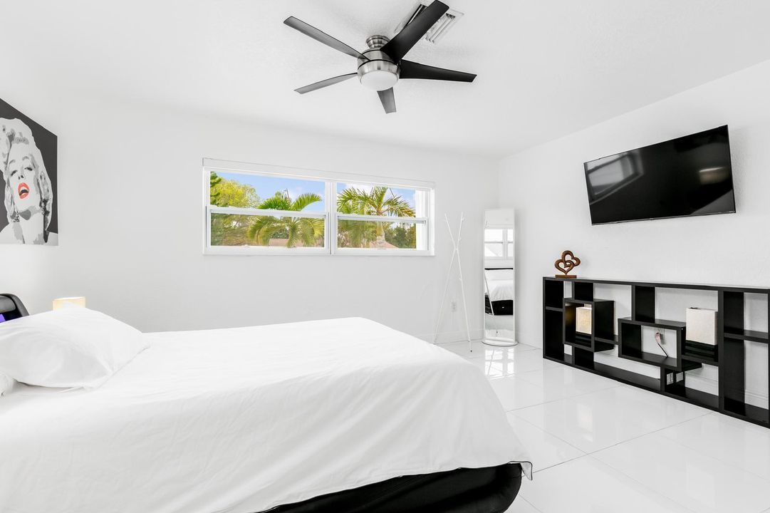 For Sale: $2,200,023 (5 beds, 4 baths, 2189 Square Feet)