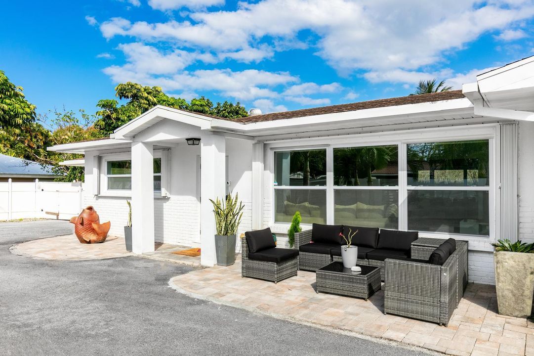 For Sale: $2,200,023 (5 beds, 4 baths, 2189 Square Feet)