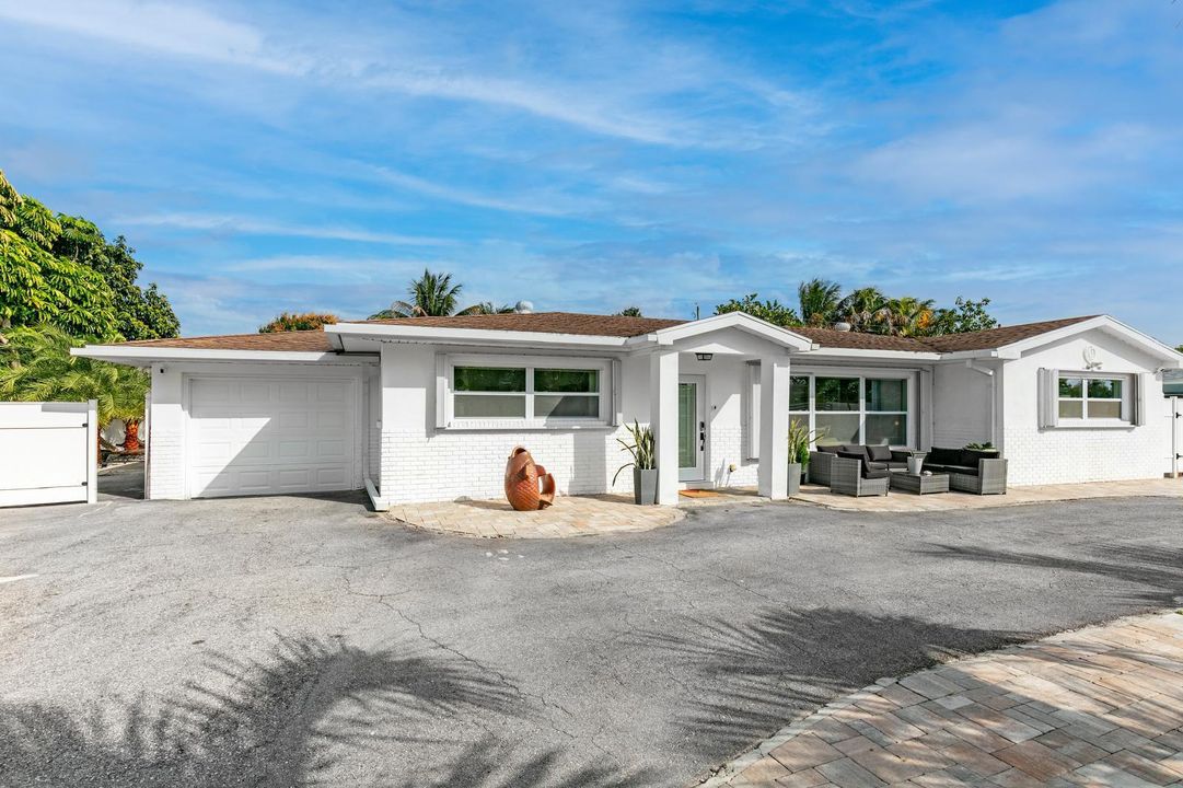 For Sale: $2,200,023 (5 beds, 4 baths, 2189 Square Feet)