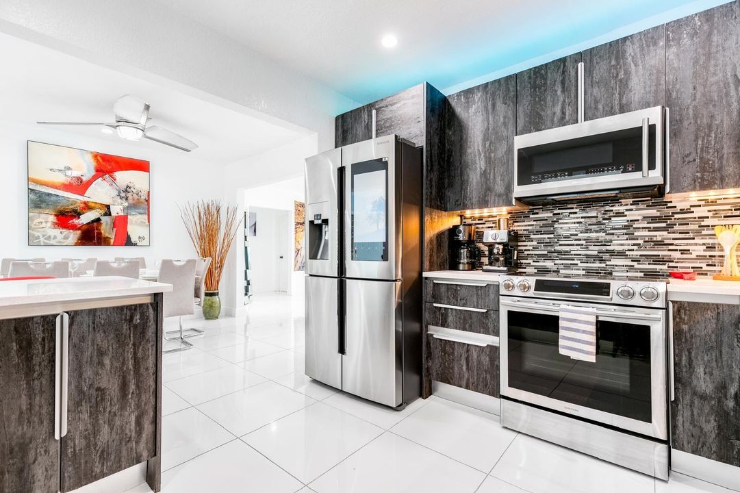 For Sale: $2,200,023 (5 beds, 4 baths, 2189 Square Feet)