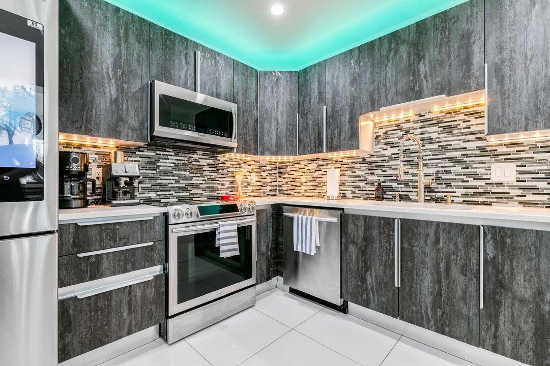 For Sale: $2,200,023 (5 beds, 4 baths, 2189 Square Feet)