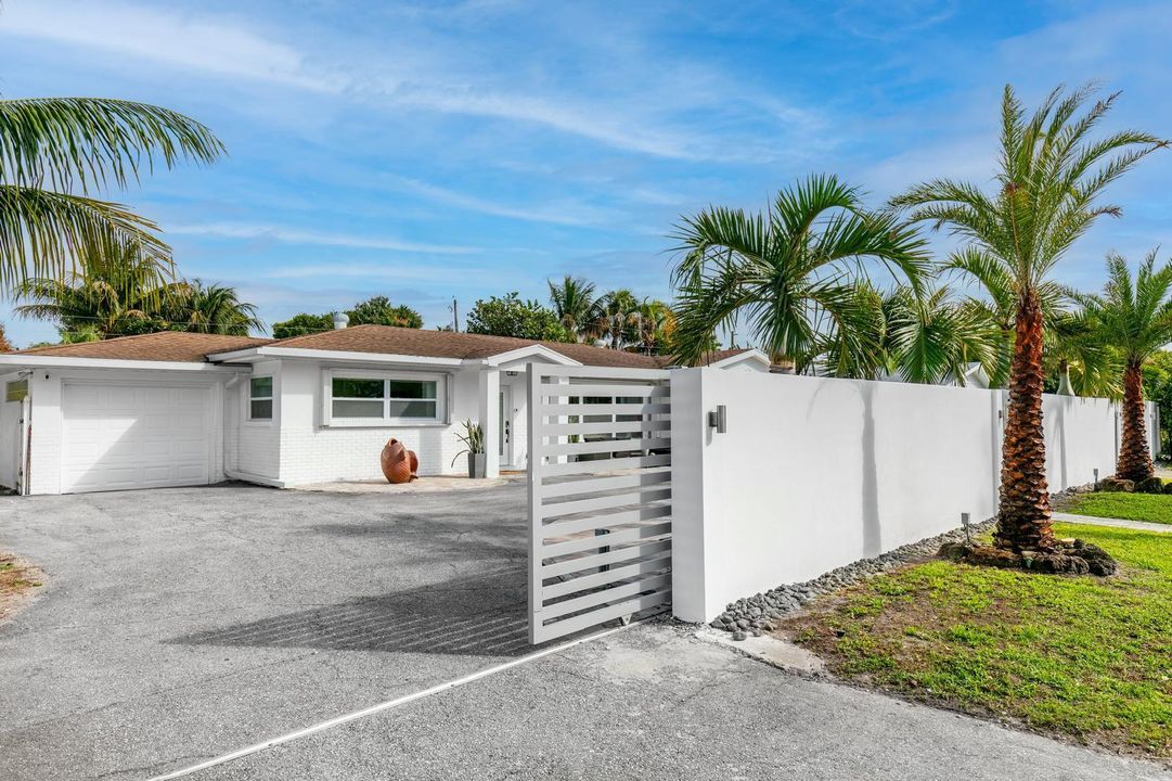 For Sale: $2,200,023 (5 beds, 4 baths, 2189 Square Feet)