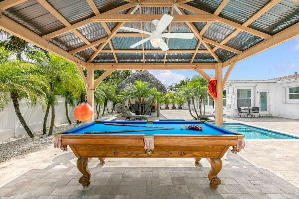 For Sale: $2,200,023 (5 beds, 4 baths, 2189 Square Feet)