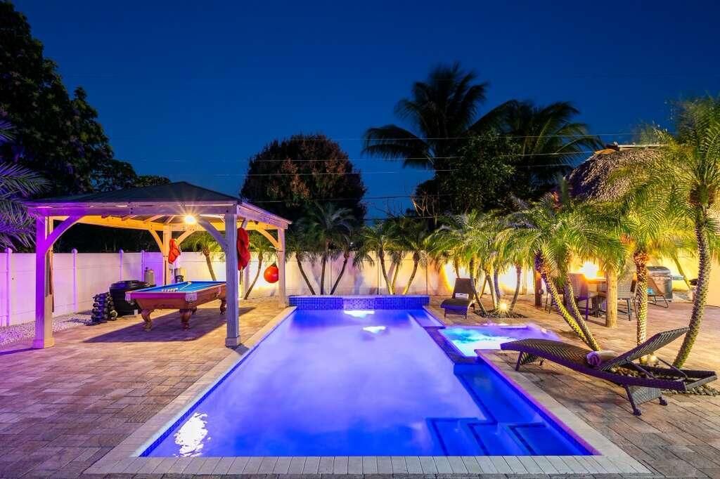 For Sale: $2,200,023 (5 beds, 4 baths, 2189 Square Feet)