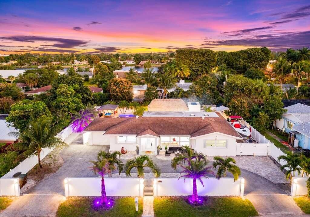 For Sale: $2,200,023 (5 beds, 4 baths, 2189 Square Feet)