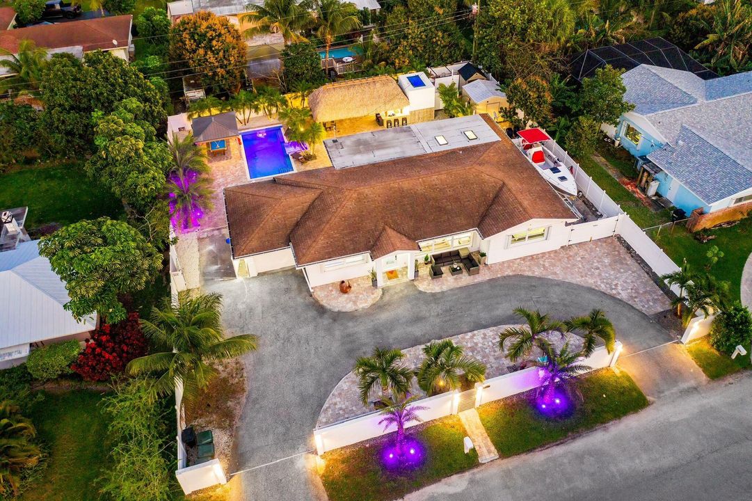 For Sale: $2,200,023 (5 beds, 4 baths, 2189 Square Feet)