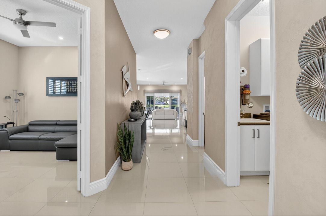 Под контрактом: $989,900 (2 спален, 2 ванн, 2160 Квадратных фут)