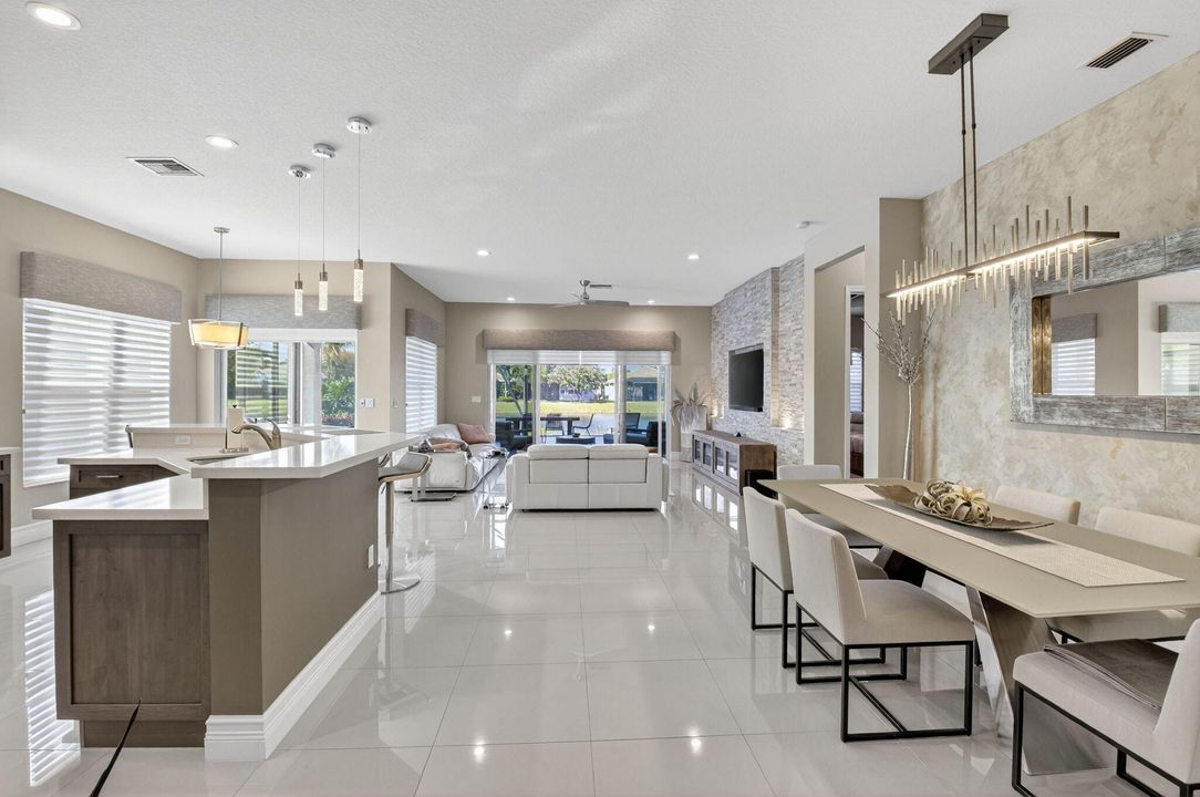 Под контрактом: $989,900 (2 спален, 2 ванн, 2160 Квадратных фут)