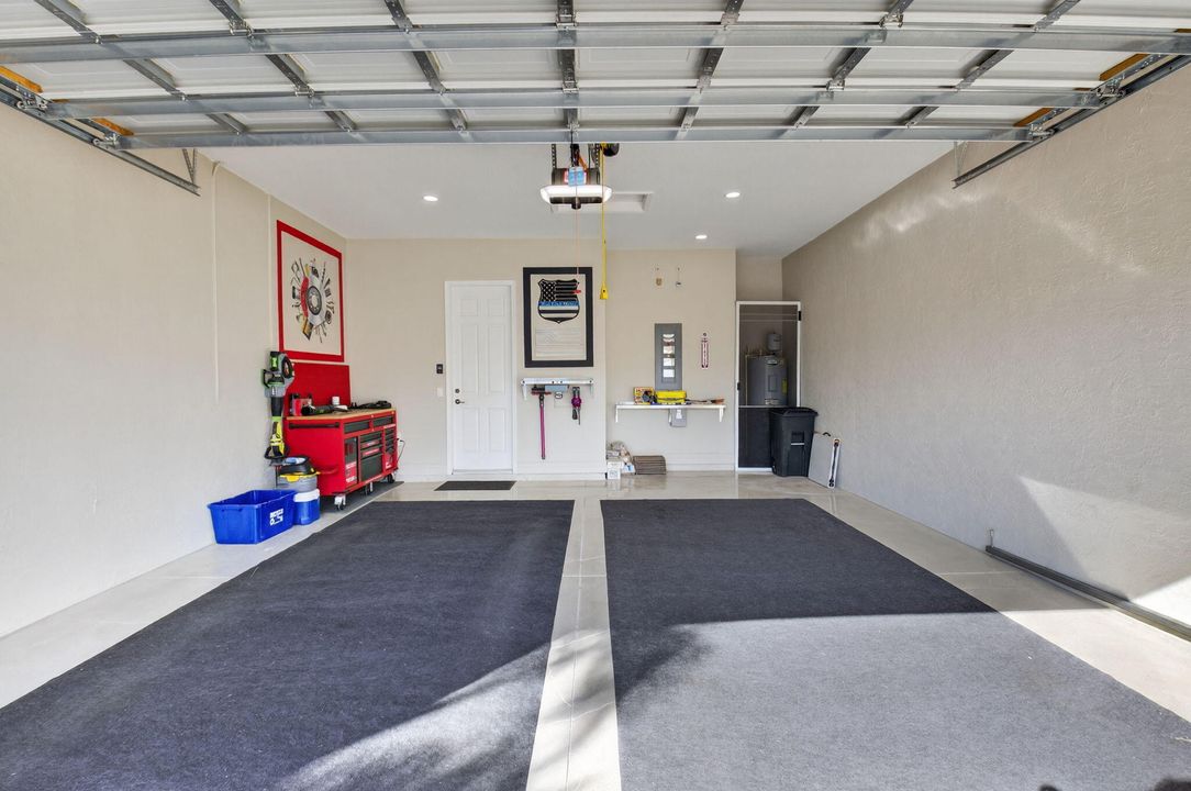 Под контрактом: $989,900 (2 спален, 2 ванн, 2160 Квадратных фут)