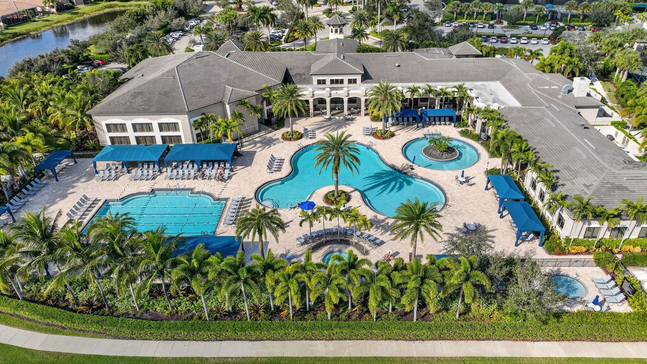 Под контрактом: $989,900 (2 спален, 2 ванн, 2160 Квадратных фут)