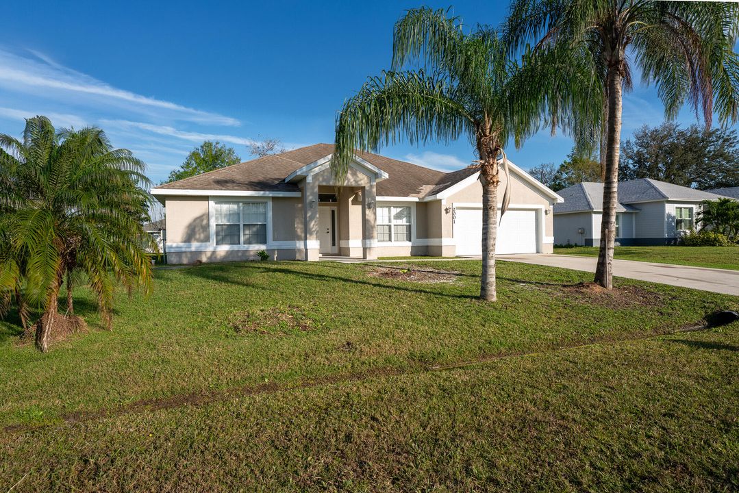 Active With Contract: $2,600 (3 beds, 3 baths, 2434 Square Feet)
