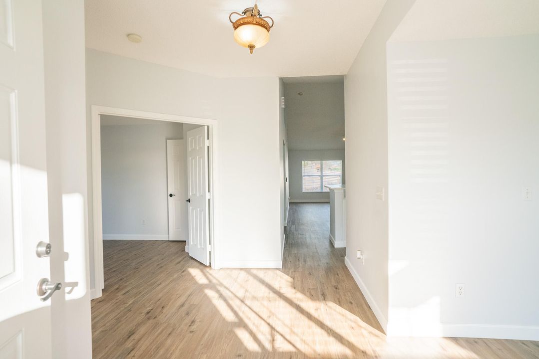 Active With Contract: $2,600 (3 beds, 3 baths, 2434 Square Feet)