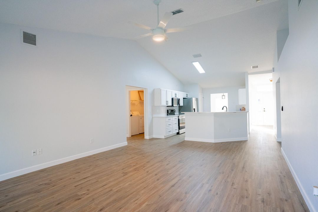 Active With Contract: $2,600 (3 beds, 3 baths, 2434 Square Feet)