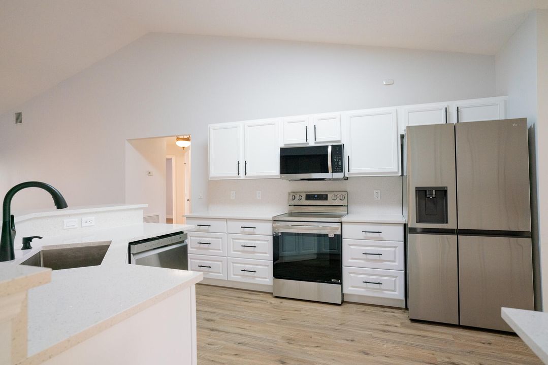 Active With Contract: $2,600 (3 beds, 3 baths, 2434 Square Feet)