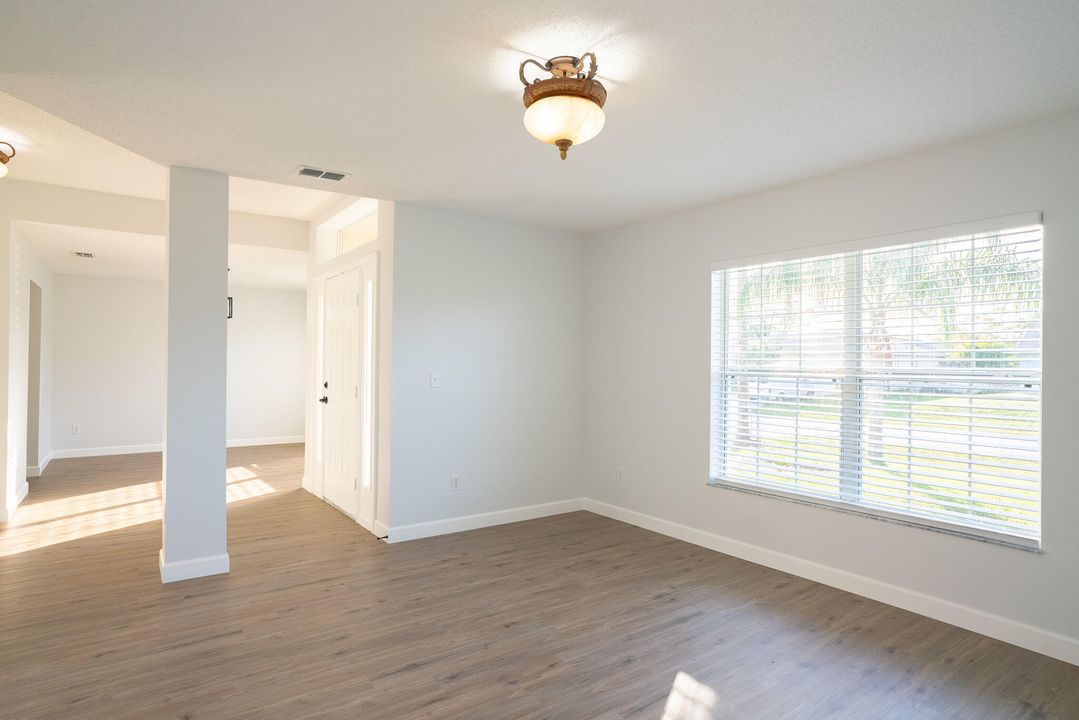 Active With Contract: $2,600 (3 beds, 3 baths, 2434 Square Feet)