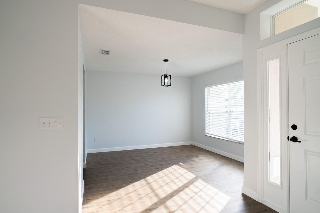 Active With Contract: $2,600 (3 beds, 3 baths, 2434 Square Feet)