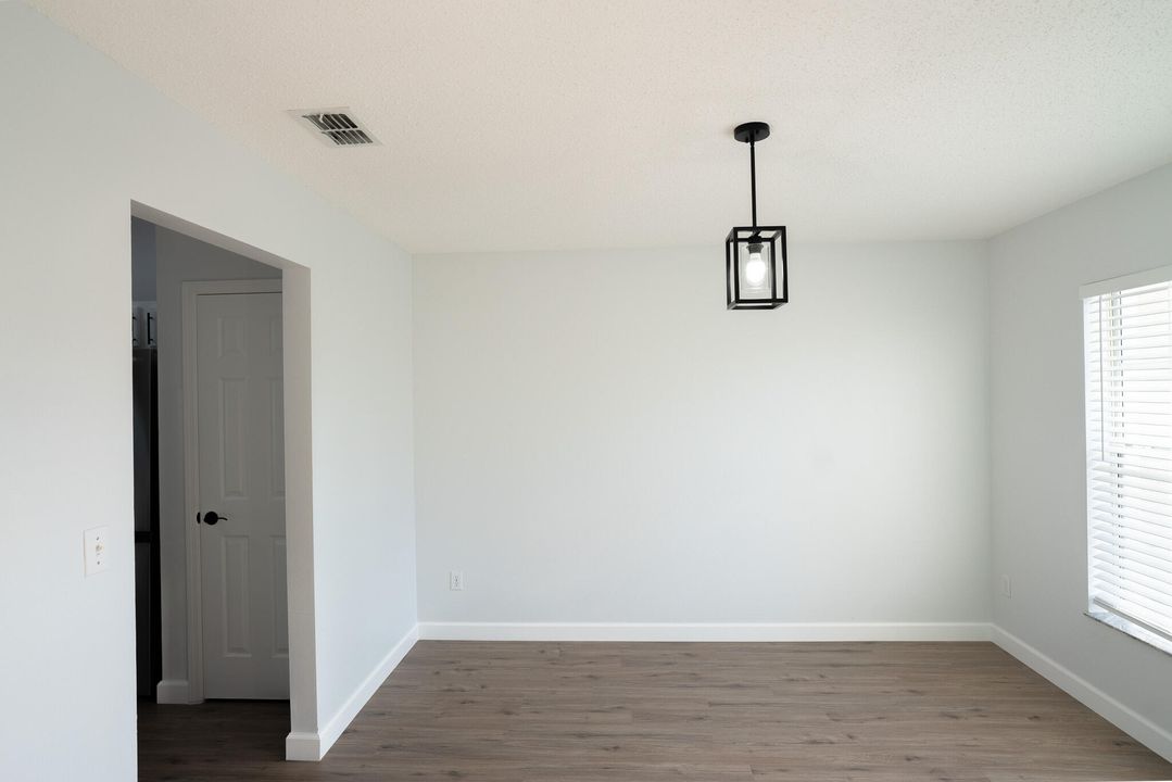 Active With Contract: $2,600 (3 beds, 3 baths, 2434 Square Feet)