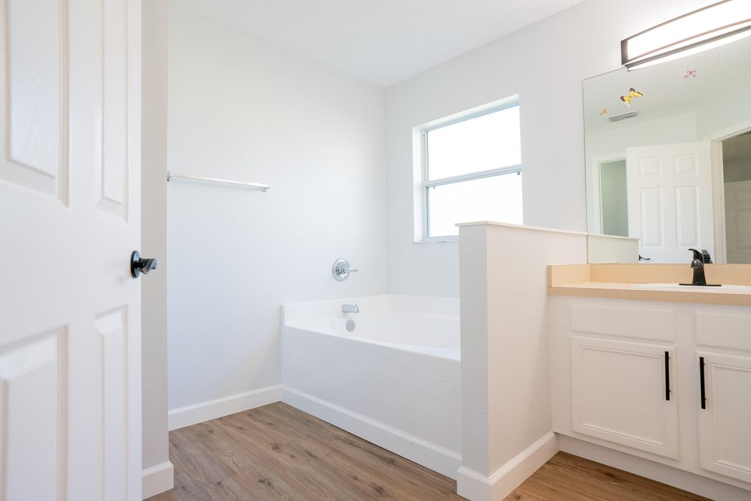 Active With Contract: $2,600 (3 beds, 3 baths, 2434 Square Feet)