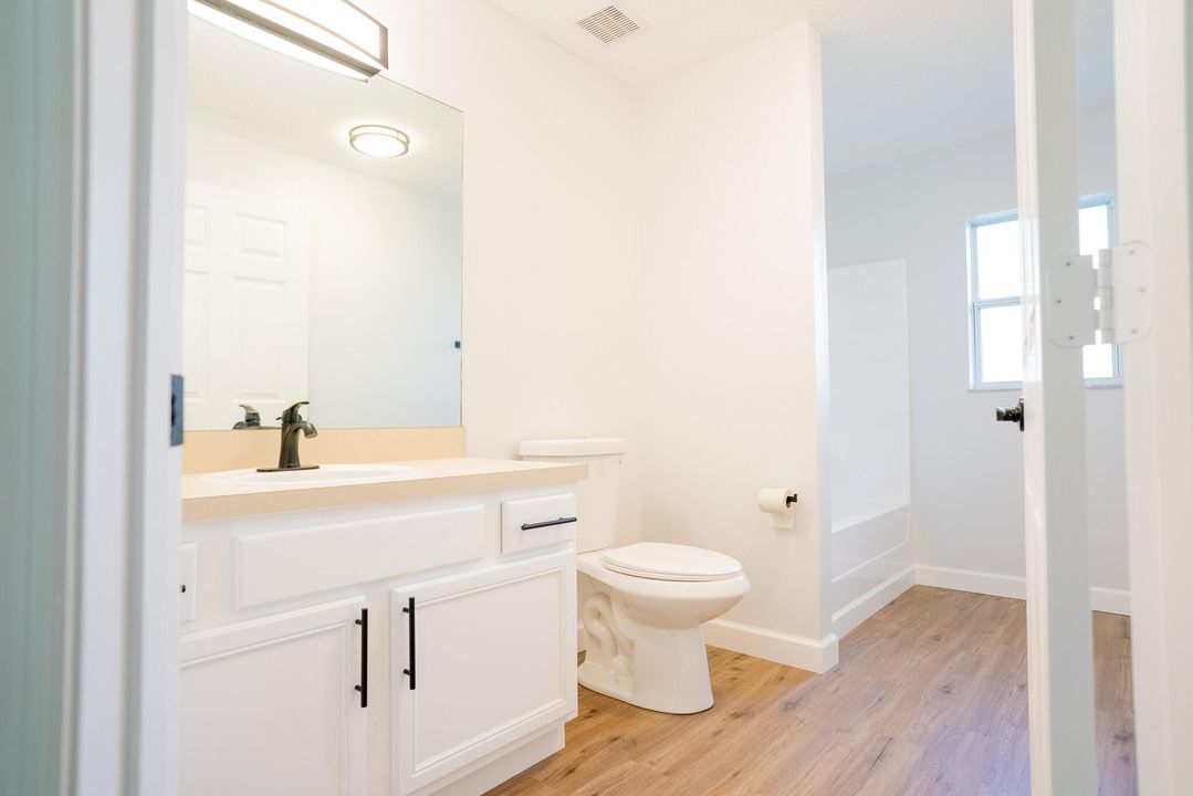 Active With Contract: $2,600 (3 beds, 3 baths, 2434 Square Feet)